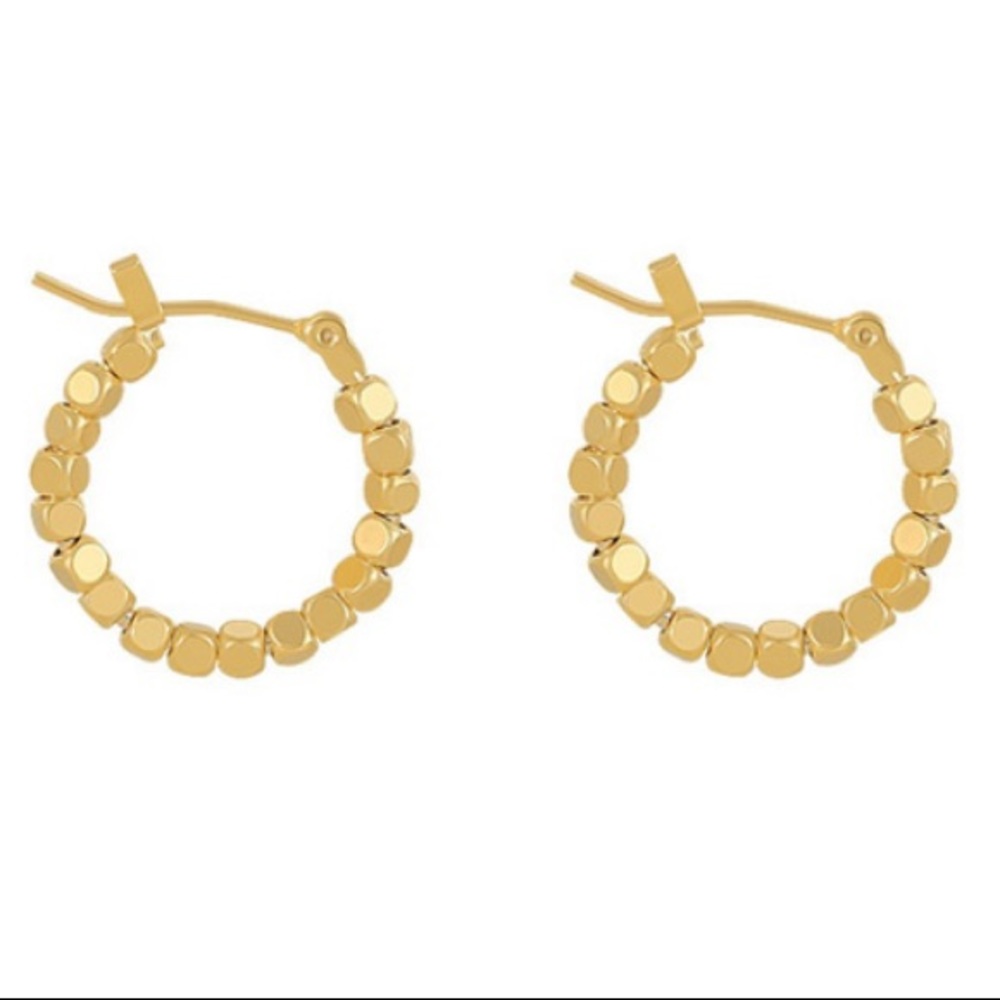 [GOLD]Dainty Delicate 19.5mm 18kt Gold Filled Beaded Small Huggie Hoop E… - Picture 4 of 8